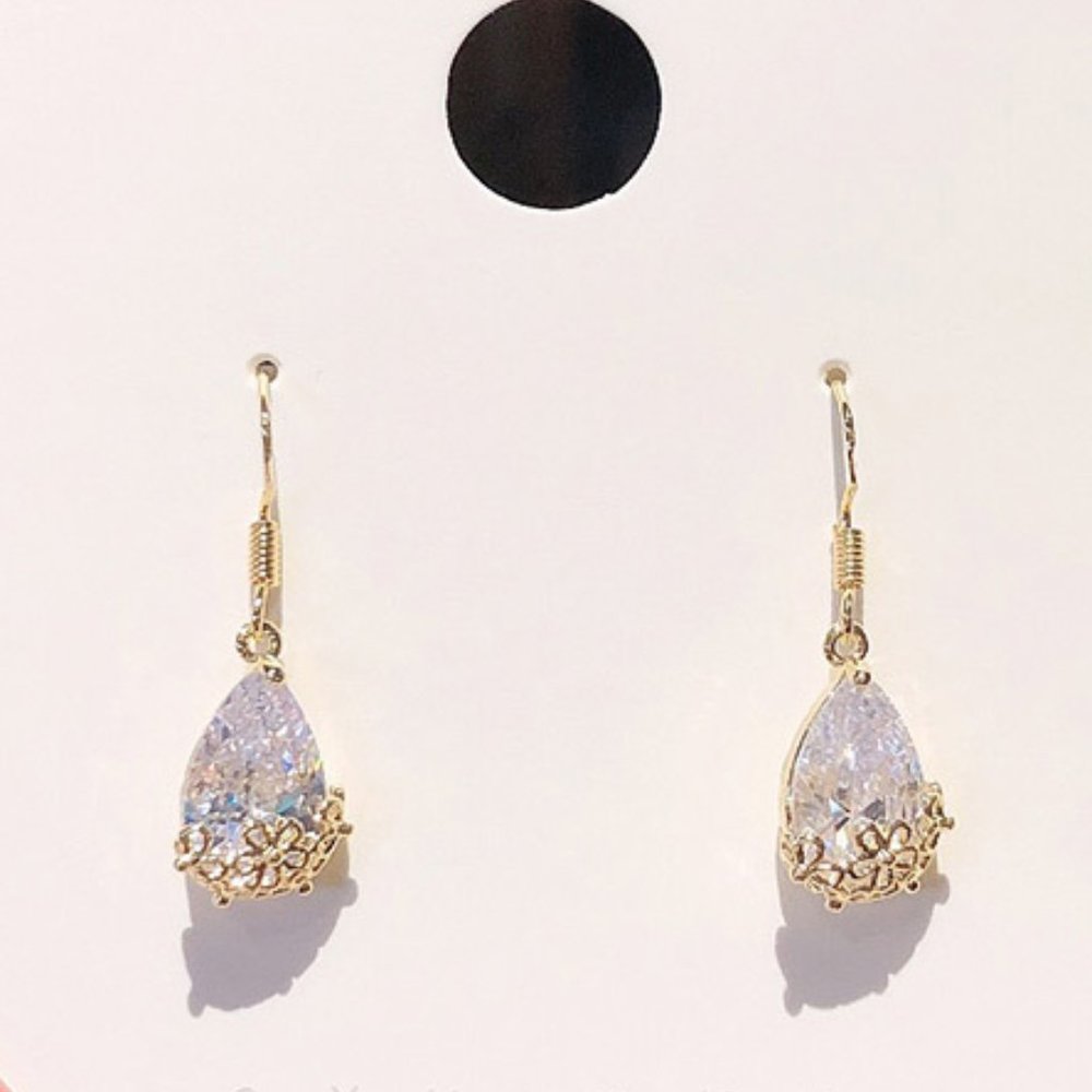 Last Pair💕Tear Crystal Egg Drop Golden Floral Earrings - Picture 2 of 11